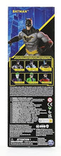 Carica l'immagine nel visualizzatore di Gallery, dc comics | BATMAN | Personaggio Batman in scala 30 cm con decorazioni originali, mantello e 11 punti di articolazione - Giocattoli per bambini e bambine dai 3 anni