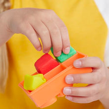 Carica l'immagine nel visualizzatore di Gallery, Play-Doh, playset Swirlin' Smoothies con frullatore Giocattolo