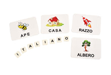 Carica l'immagine nel visualizzatore di Gallery, BOHS Juego de Ortografía en Italiano - Ve y Oculta la Ortografía - 60 Tarjetas Flash - Juguetes Educativos para el Aprendizaje de Idiomas en Preescolar