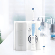 Carica l'immagine nel visualizzatore di Gallery, Oral-B Idropulsore Health Center con 1 Beccuccio Oxyjet, 1 Beccuccio Con Getto D’acqua. 1 Idropulsore