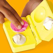 Carica l'immagine nel visualizzatore di Gallery, Hasbro Play-Doh, Playset Super Fetta di Torta, Arti e Mestieri Creativi per Bambini e Bambine dai 3 Anni in Su, Include 11 Vasetti di Pasta Modellabile e Accessori