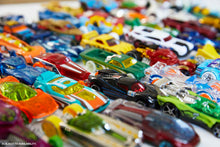 Carica l'immagine nel visualizzatore di Gallery, Hot Wheels- Set Macchinine da 20 Veicoli in Scala 1:64, DXY59
