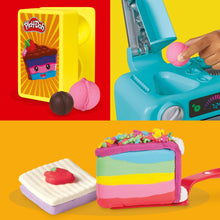 Carica l'immagine nel visualizzatore di Gallery, Hasbro Play-Doh, Playset Super Fetta di Torta, Arti e Mestieri Creativi per Bambini e Bambine dai 3 Anni in Su, Include 11 Vasetti di Pasta Modellabile e Accessori