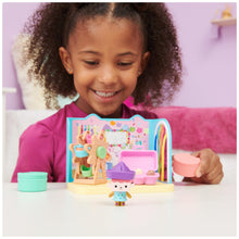 Carica l'immagine nel visualizzatore di Gallery, Gabby's Dollhouse DeluxeRoomSetCraftRoom, Multicolore, 6064151