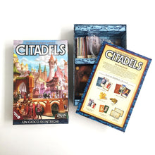 Carica l'immagine nel visualizzatore di Gallery, Asmodee: Citadels, Gioco Da Tavolo, 2-8 Giocatori, 10+ Anni, Edizione in Italiano