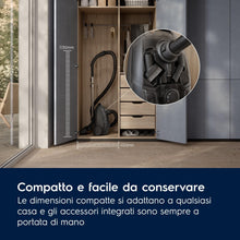 Carica l'immagine nel visualizzatore di Gallery, Electrolux EB51C1OG, Aspirapolvere A Sacco, 750W, Filtro HEPA, Bocchetta AllFloor 2-In-1, Spazzola Per Mobili, Tubo Telescopico, Eco-Friendly, Verde