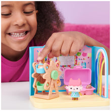 Carica l'immagine nel visualizzatore di Gallery, Gabby's Dollhouse DeluxeRoomSetCraftRoom, Multicolore, 6064151