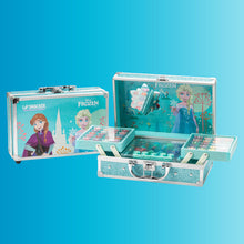 Carica l'immagine nel visualizzatore di Gallery, Lip Smacker Frozen Traincase, Valigetta Trucchi Frozen per Bambini, 40+ Pezzi Make-up per Viso, Labbra e Unghie con Accessori Beauty per Capelli e Trucco Inclusi