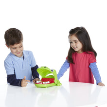 Carica l'immagine nel visualizzatore di Gallery, Hasbro - Coccodentista Gioco di Abilità [Versione Tedesca]