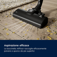 Carica l'immagine nel visualizzatore di Gallery, Electrolux EB51C1OG, Aspirapolvere A Sacco, 750W, Filtro HEPA, Bocchetta AllFloor 2-In-1, Spazzola Per Mobili, Tubo Telescopico, Eco-Friendly, Verde