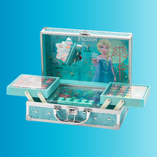 Carica l'immagine nel visualizzatore di Gallery, Lip Smacker Frozen Traincase, Valigetta Trucchi Frozen per Bambini, 40+ Pezzi Make-up per Viso, Labbra e Unghie con Accessori Beauty per Capelli e Trucco Inclusi