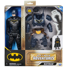 Carica l'immagine nel visualizzatore di Gallery, DC Comics, Action Figure Batman Adventures, Supereroe Giocattolo in Scala, Personaggio Alto 30 cm, con 16 Accessori e 17 Punti di Articolazione, Giochi per Bambini, 4+ Anni