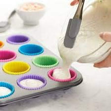 Carica l'immagine nel visualizzatore di Gallery, STAMPI per Dolci in Silicone, 24 PIROTTINI Silicone Muffin E Dolci,...
