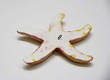 Carica l'immagine nel visualizzatore di Gallery, Stella marina in ceramica dipinta a mano