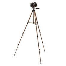 Carica l'immagine nel visualizzatore di Gallery, AmazonBasics - Treppiedi leggero, 127 cm