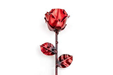 Carica l'immagine nel visualizzatore di Gallery, Rosa Eterna fatta di Ferro Battuto Rosso con piedistallo - Forgiata a Mano - Ilgrandebazar