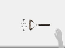 Carica l'immagine nel visualizzatore di Gallery, Amazon Basics - Spazzola a 3 lati per barbecue, 30.5 cm