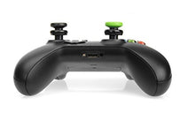 Carica l'immagine nel visualizzatore di Gallery, AmazonBasics, Copri levetta per controller Xbox One | 4 pezzi, Nero e verde