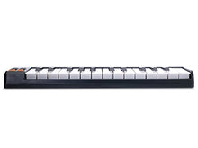 Carica l'immagine nel visualizzatore di Gallery, AKAI Professional LPK25 Tastiera Controller MIDI Portatile, USB, con 25...