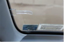 Carica l'immagine nel visualizzatore di Gallery, FGF-EU - 2 clip adesive trasparenti per parabrezza dell’auto, esporre... - Ilgrandebazar