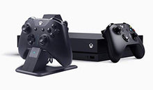 Carica l'immagine nel visualizzatore di Gallery, AmazonBasics - Stazione di ricarica in alluminio per controller Xbox...