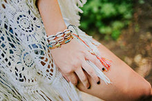 Carica l'immagine nel visualizzatore di Gallery, Braccialetto di perle da donna con tartaruga, Made by Nami, ciondolo,... - Ilgrandebazar