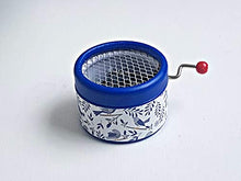 Carica l'immagine nel visualizzatore di Gallery, Carillon manuale blu rotondo di uccelli canori con la melodia Somewhere over... - Ilgrandebazar