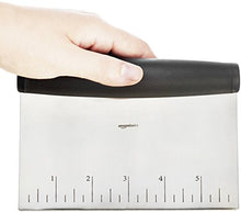 Carica l'immagine nel visualizzatore di Gallery, AmazonBasics - Raschietto/Tagliaimpasto multiuso, in acciaio inox