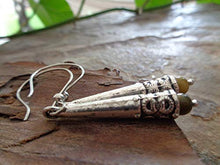 Carica l'immagine nel visualizzatore di Gallery, ✿ SENAPE - PERLA OLIVA E MANICHE LUNGHE ETHNO ROBUSTE ✿ orecchini in argento...