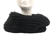 Carica l'immagine nel visualizzatore di Gallery, Scaldacollo in maglia, sciarpa ad anello intrecciato col. Nero - Ilgrandebazar