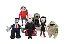 Carica l'immagine nel visualizzatore di Gallery, Hotel Transylvania 2 - Il fattorino zombie d'albergo Peluche ufficiale del... - Ilgrandebazar