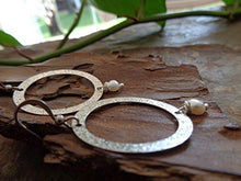 Carica l'immagine nel visualizzatore di Gallery, ♥ PERLA D'ACQUA DOLCE IN ANELLO GLITTER ♥ orecchini grandi e leggeri