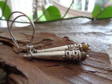 Carica l'immagine nel visualizzatore di Gallery, ✿ SENAPE - PERLA OLIVA E MANICHE LUNGHE ETHNO ROBUSTE ✿ orecchini in argento...