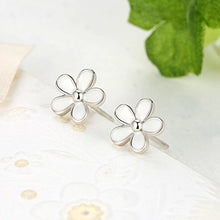 Carica l'immagine nel visualizzatore di Gallery, Bamoer 925 sterling Silver Darling Daisy orecchini con smalto bianco lucido... - Ilgrandebazar