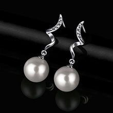 Carica l'immagine nel visualizzatore di Gallery, Orecchini con Perle D’acqua Dolce D.Perlla donna in Bianco Perla2
