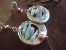 Carica l'immagine nel visualizzatore di Gallery, ✿ ASIMMETRICO in ICE BLUE ✿ Orecchini con Corallo (292)