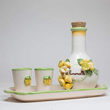 Carica l'immagine nel visualizzatore di Gallery, Set 'Limoncello': vassoio piccolo dipinto a mano+bottiglia con scritta... - Ilgrandebazar