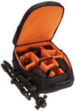 Carica l'immagine nel visualizzatore di Gallery, AmazonBasics - Zaino per fotocamera reflex/laptop, colore Nero/Arancia