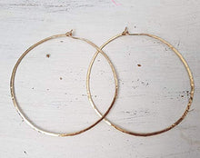 Carica l'immagine nel visualizzatore di Gallery, Orecchini a cerchio martellati 14k oro riempito a grandi...