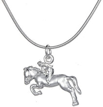 Carica l'immagine nel visualizzatore di Gallery, Ciondolo per collana a forma di amazzone che cavalca un cavallo, ideale per... - Ilgrandebazar