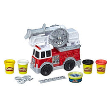 Carica l'immagine nel visualizzatore di Gallery, Play-Doh Wheels - Camion Dei Pompieri (Con 5 Vasetti di Pasta da Modellare) - Ilgrandebazar