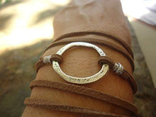 Carica l'immagine nel visualizzatore di Gallery, ✿ HAMMERED ANELLO &amp; pelle scamosciata ✿ braccialetto dell'involucro