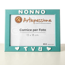 Carica l'immagine nel visualizzatore di Gallery, Cornici Celeste per foto in legno con la scritta Nonno TVB e decorata con...