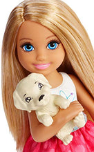Carica l'immagine nel visualizzatore di Gallery, Barbie- Magica Chelsea con la Barca, Le Rotelle Nascoste e Ali Si... - Ilgrandebazar