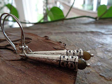 Carica l'immagine nel visualizzatore di Gallery, ✿ SENAPE - PERLA OLIVA E MANICHE LUNGHE ETHNO ROBUSTE ✿ orecchini in argento...
