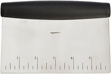 Carica l'immagine nel visualizzatore di Gallery, AmazonBasics - Raschietto/Tagliaimpasto multiuso, in acciaio inox