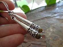 Carica l'immagine nel visualizzatore di Gallery, ✿ SENAPE - PERLA OLIVA E MANICHE LUNGHE ETHNO ROBUSTE ✿ orecchini in argento...