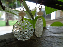 Carica l'immagine nel visualizzatore di Gallery, ✿ FIORI DI IN CRISTALLO O RESINA ✿ Orecchini fatti a mano realizzati...