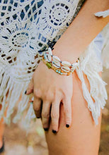 Carica l'immagine nel visualizzatore di Gallery, Braccialetto di perle da donna con tartaruga, Made by Nami, ciondolo,... - Ilgrandebazar