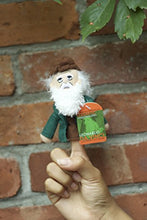 Carica l'immagine nel visualizzatore di Gallery, Unemployed Philosophers Guild Leonardo da Vinci Finger Puppet multicoloured - Ilgrandebazar